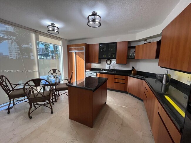 Building Photo - 17555 Collins Ave