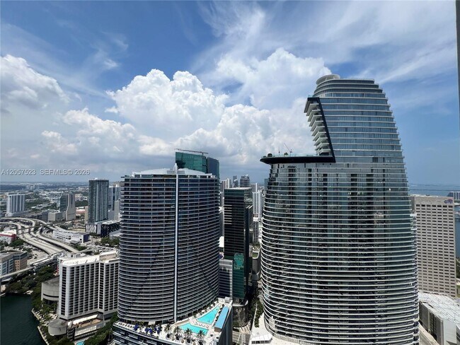 Building Photo - 465 Brickell Ave