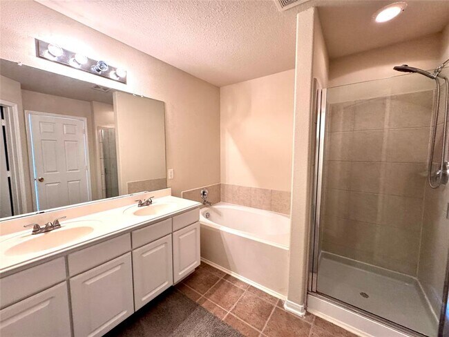 Building Photo - 5042 Ivy Fair Way