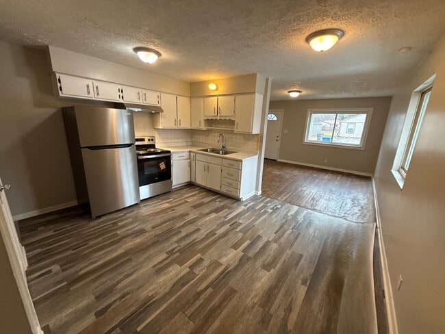 Building Photo - 5331 Oliver Ave