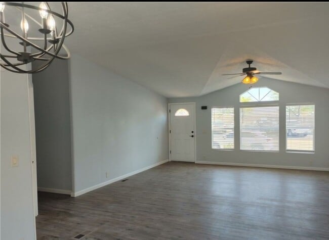 Building Photo - 5 Bedroom Home