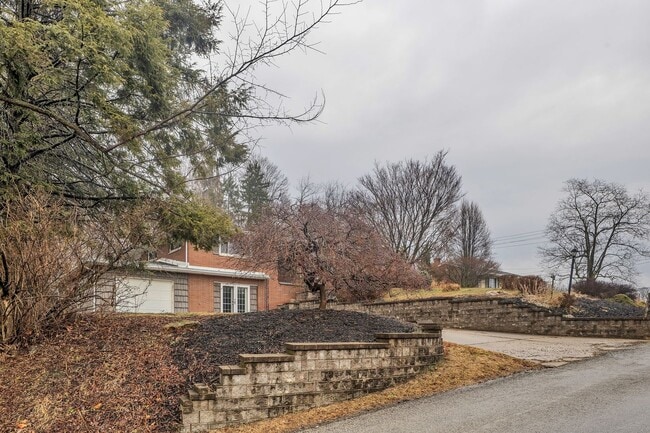 Building Photo - Updated 3BR Home with Central Air & Finished Walk-Out Basement - Sewickley, PA