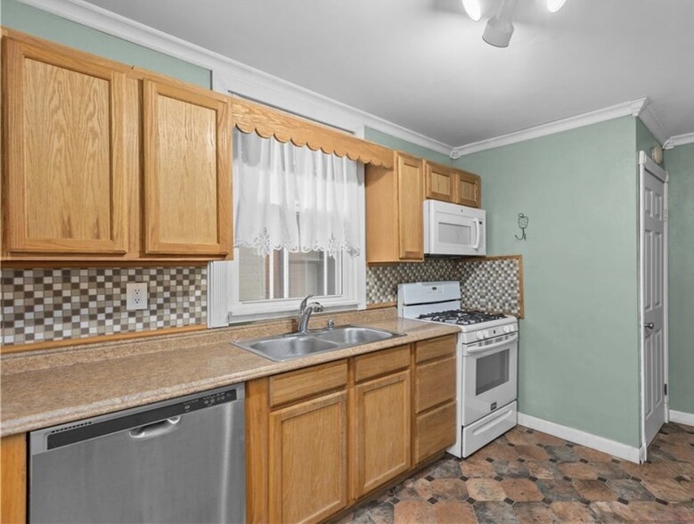 Building Photo - 215 N Mercer Ave