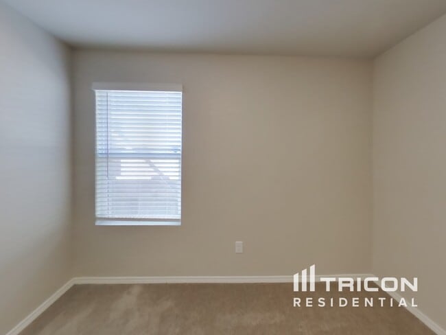 Building Photo - 6526 Beehive Dr