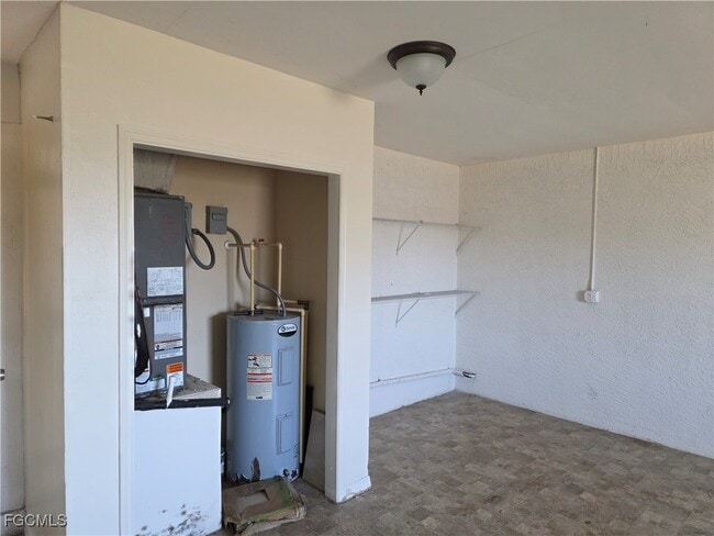 Building Photo - 5010 Dolphin Ct