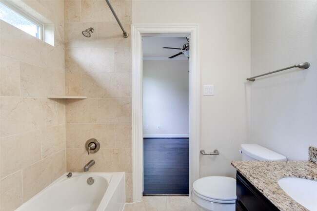Building Photo - 2710 Shadybrook Meadow Dr