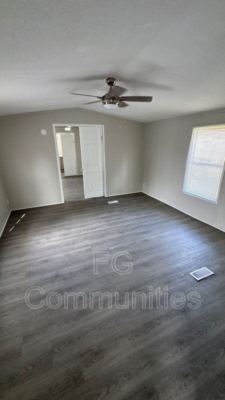 Building Photo - 145 David Dr
