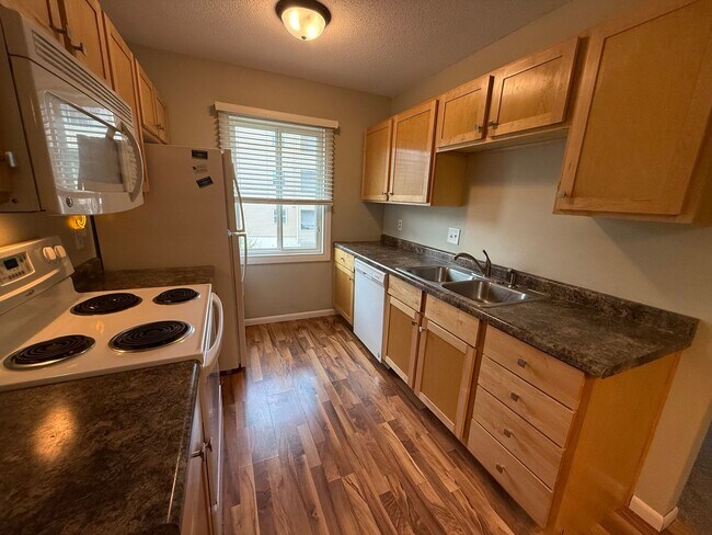 Building Photo - 1 bed, 1 bath close proximity to downtown!