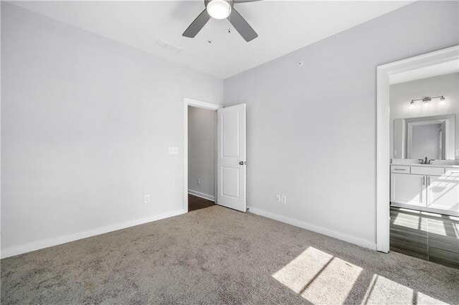 Building Photo - 552 Ember Ln NW
