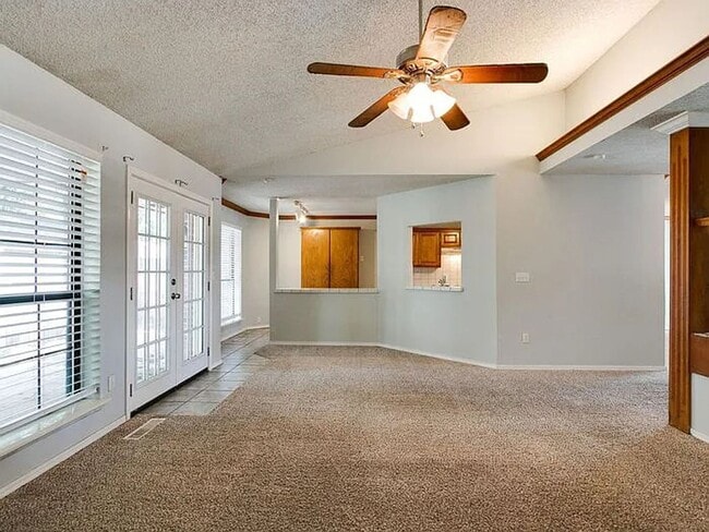 Building Photo - NORMAN, OKLAHOMA - MINUTES TO UNIVERSITY O...