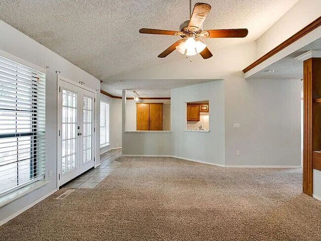 Building Photo - NORMAN, OKLAHOMA - MINUTES TO UNIVERSITY OF OKLAHOMA