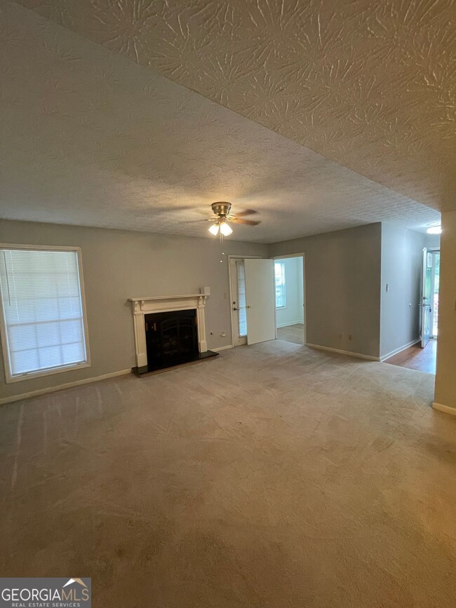 Building Photo - 6431 Oakleaf Way