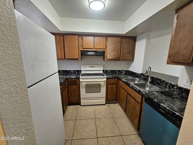 Building Photo - 2801 E Monte Cristo Ave