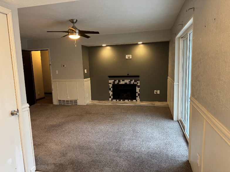 Building Photo - 5561 S Willow Ln