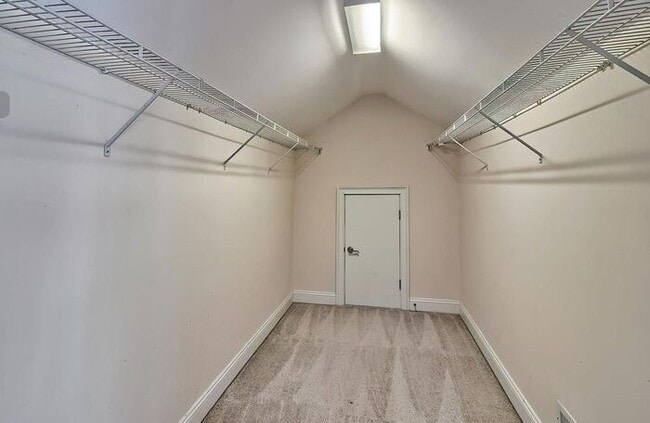 Building Photo - Recently Remodeled Lake Carolina Home