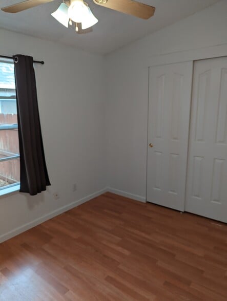 Building Photo - 514 Holbrook St