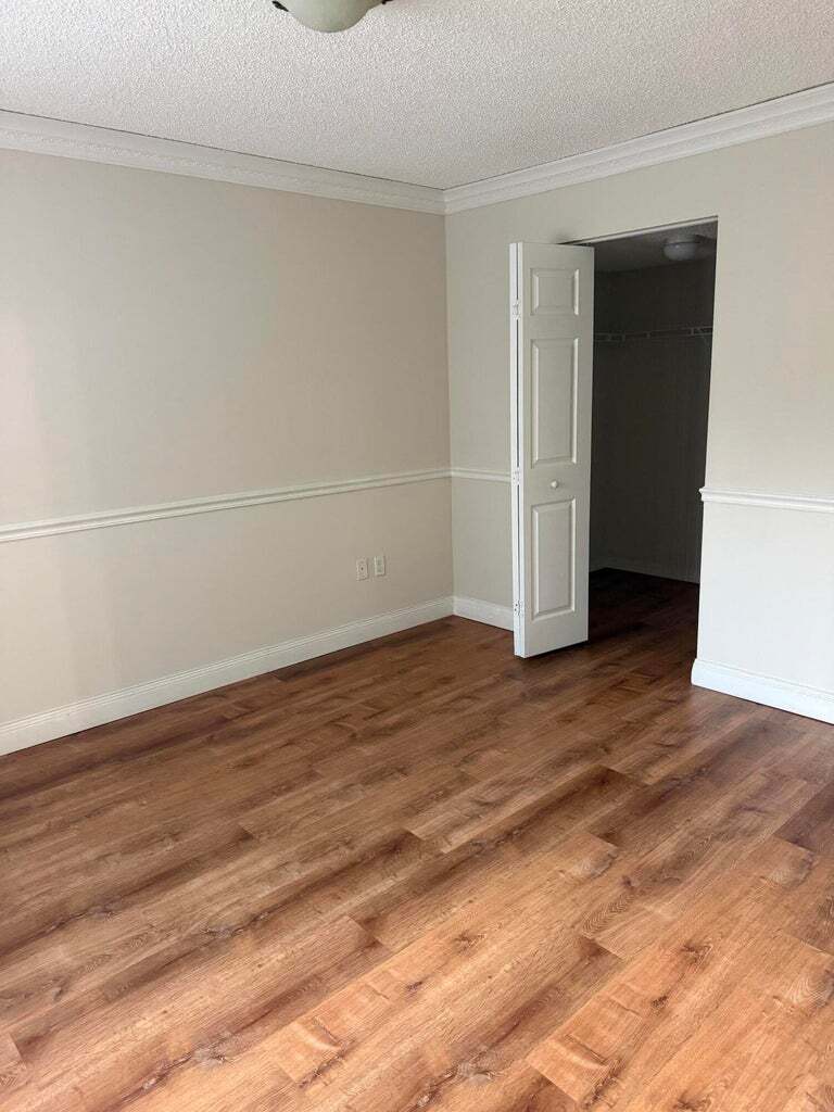 Building Photo - 1500 Crestwood Ct S
