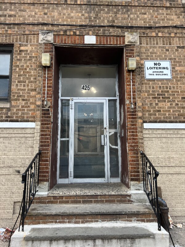 Building Photo - 31 Orient Ave