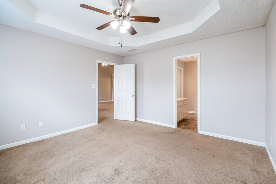 Building Photo - 4935 River Overlook Way