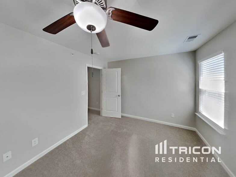 Building Photo - 409 Riverwood Ct