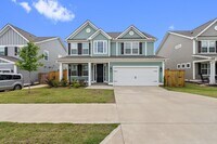 Building Photo - Gorgeous 4 BR, 3 BA Home With Easy Access ...