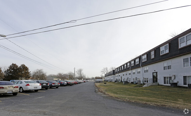 Building Photo - Mundelein Apartments