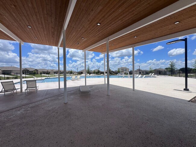 Building Photo - 4bd 2.5 ba in New Braunfels
