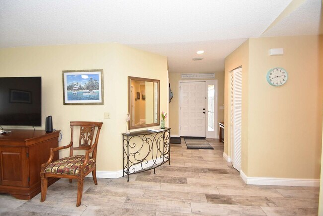 Building Photo - 3 Cherokee Ct W