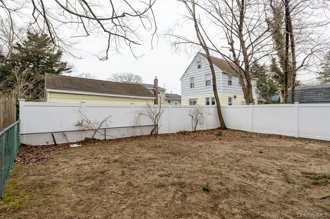 Building Photo - 57 Sagamore Hill Dr