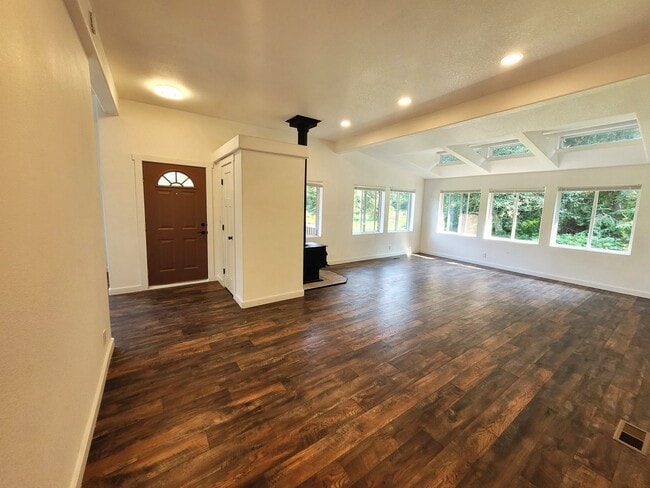 Building Photo - Country Home in secluded Mosquito Lake Rd ...