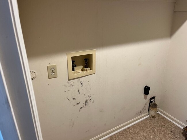 Building Photo - Cedar Chase - 3 Bedroom available August 2...