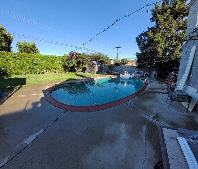 Building Photo - 9948 Bevis Ave