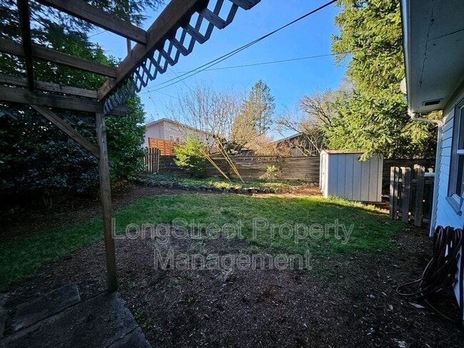 Building Photo - 11870 SW Park Way