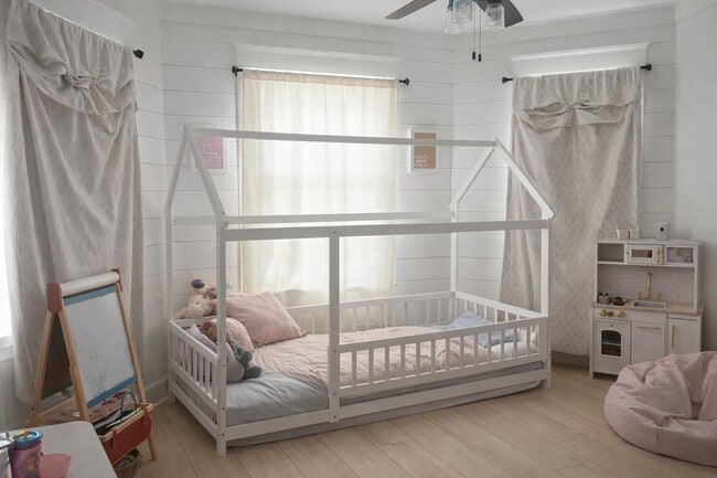 Building Photo - 133 Nuit Ln