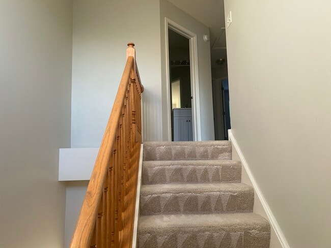 Building Photo - 1088 N Claremont Dr