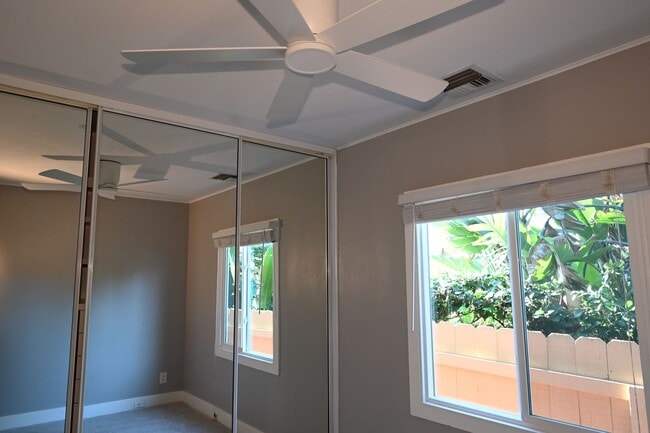 Building Photo - Very Cute 1 Bd/1Ba back half of duplex.