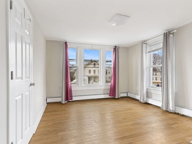 Building Photo - 140 Stuart Ave