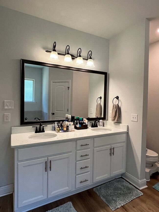 Building Photo - Exceptional 4 Bedroom in Milton