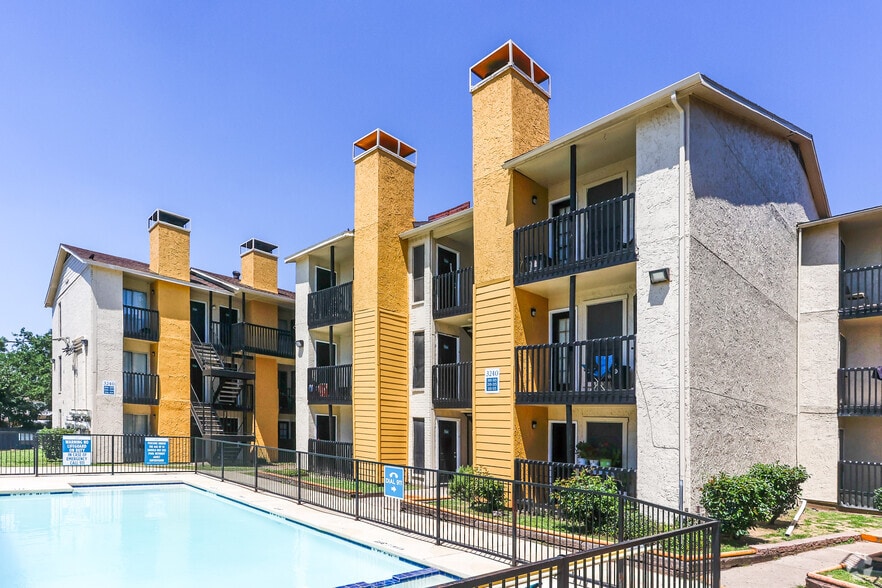 Building Photo - The Dahlia