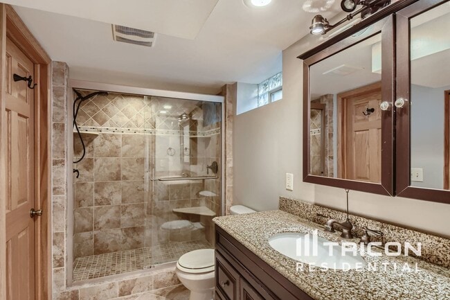 Building Photo - 600 Manor Dr NE