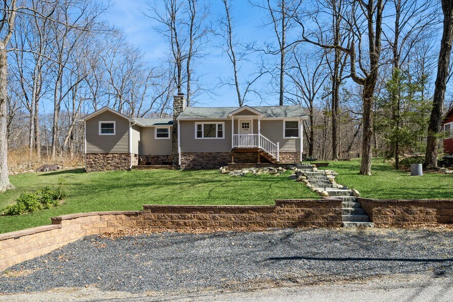 Building Photo - 100 Poplar Ln