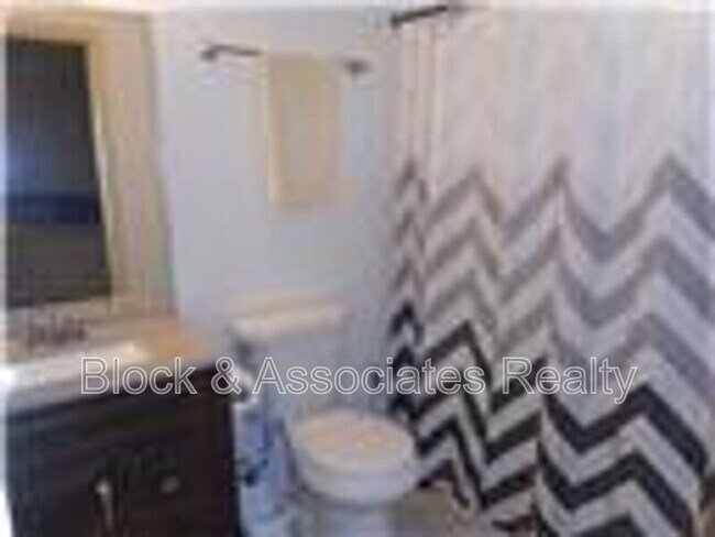 Building Photo - 123 Cloister Oaks Cir