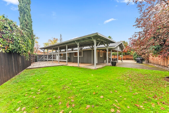 Building Photo - 154 Baxter Ave