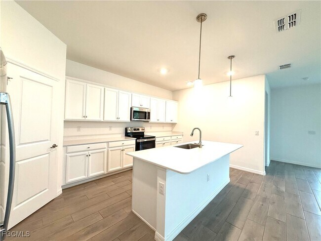 Building Photo - 2667 Scarlet Wy