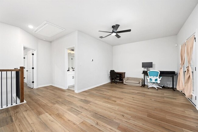 Building Photo - 236 Travis Ln