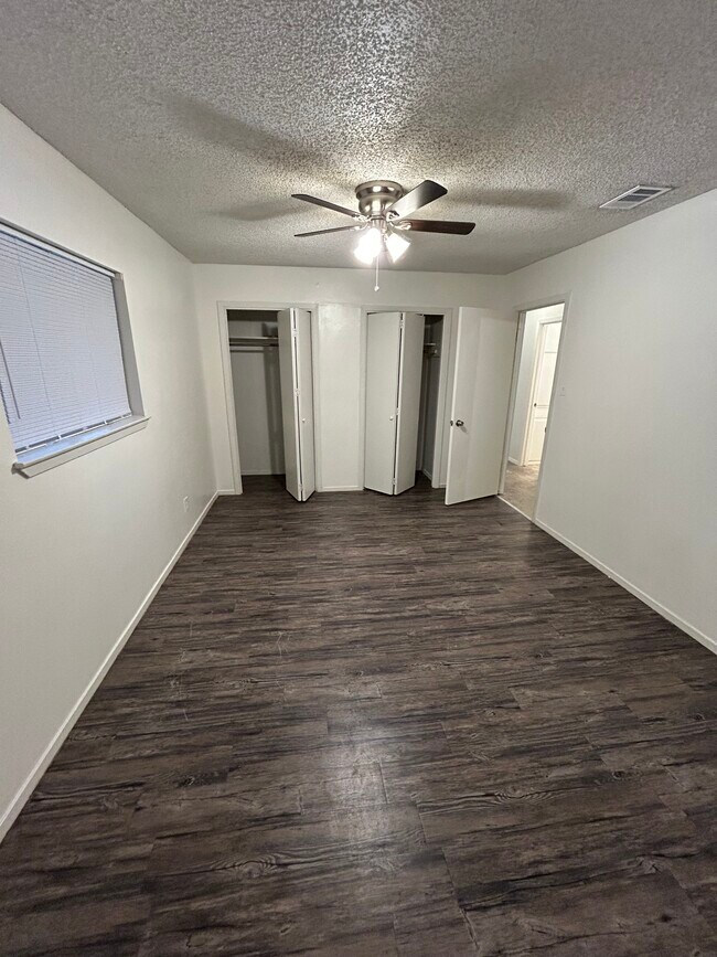 Building Photo - 963 E Humphreys St
