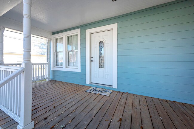 Building Photo - Cute 2 bedroom 1 bath Cottage in Pascagoula