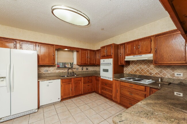 Building Photo - 534 Aspendale Dr