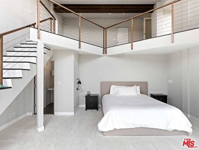 Building Photo - 1885 Sunset Plaza Dr