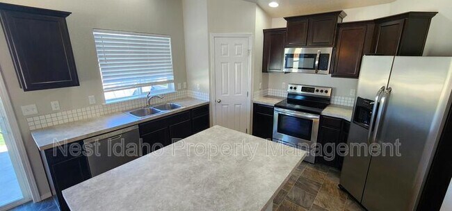 Building Photo - 2316 N Mountain Ash Ave